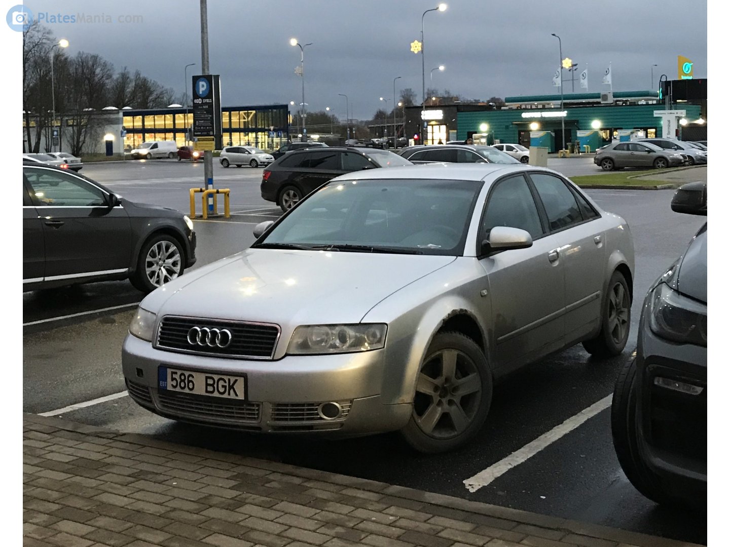 586 BGK, Audi A4 2nd gen Sedan (B6/8E2), 2000–2004