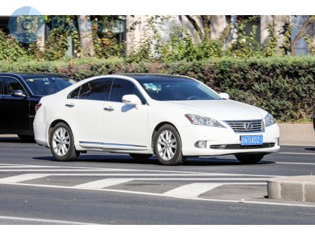 京N·U4021, Lexus ES