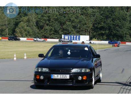 B R 3305 (04/10), Nissan Skyline