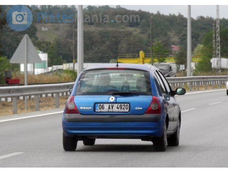 06 AV 4920, Renault Clio