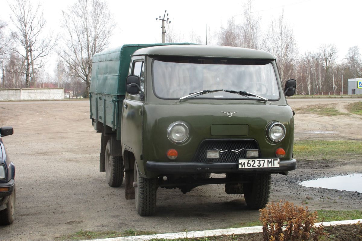 и 6237 МГ, UAZ 452 452Д/3303 Single-Cab Truck, 1965–