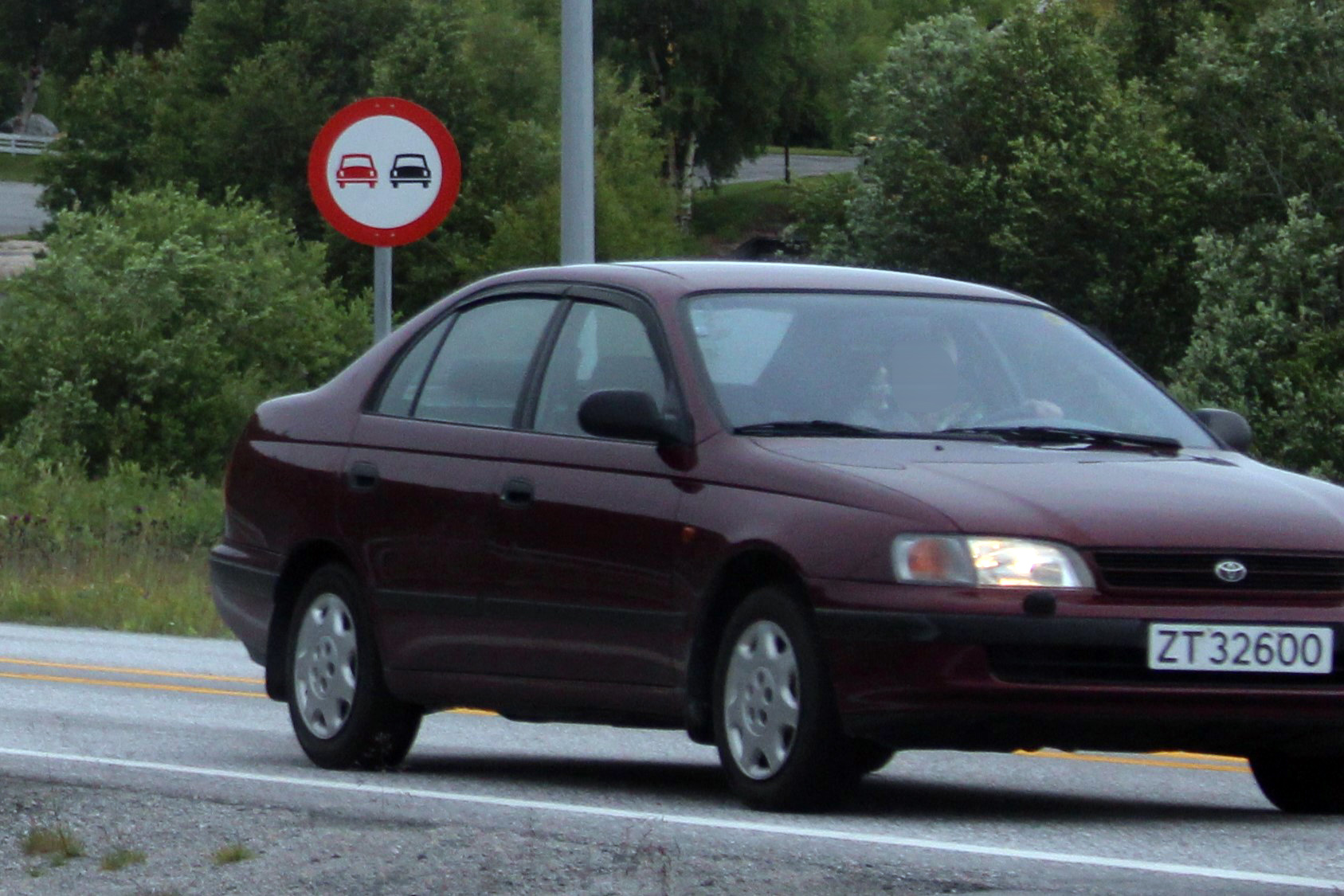 ZT 32600, Toyota Carina E 1st gen Sedan (T190), 1992–1998
