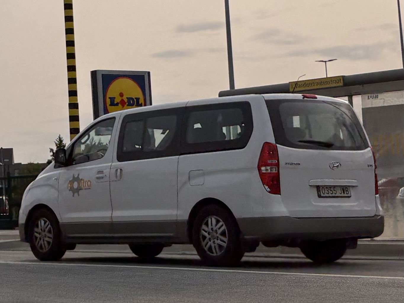 0355 JWB, Hyundai H-1 