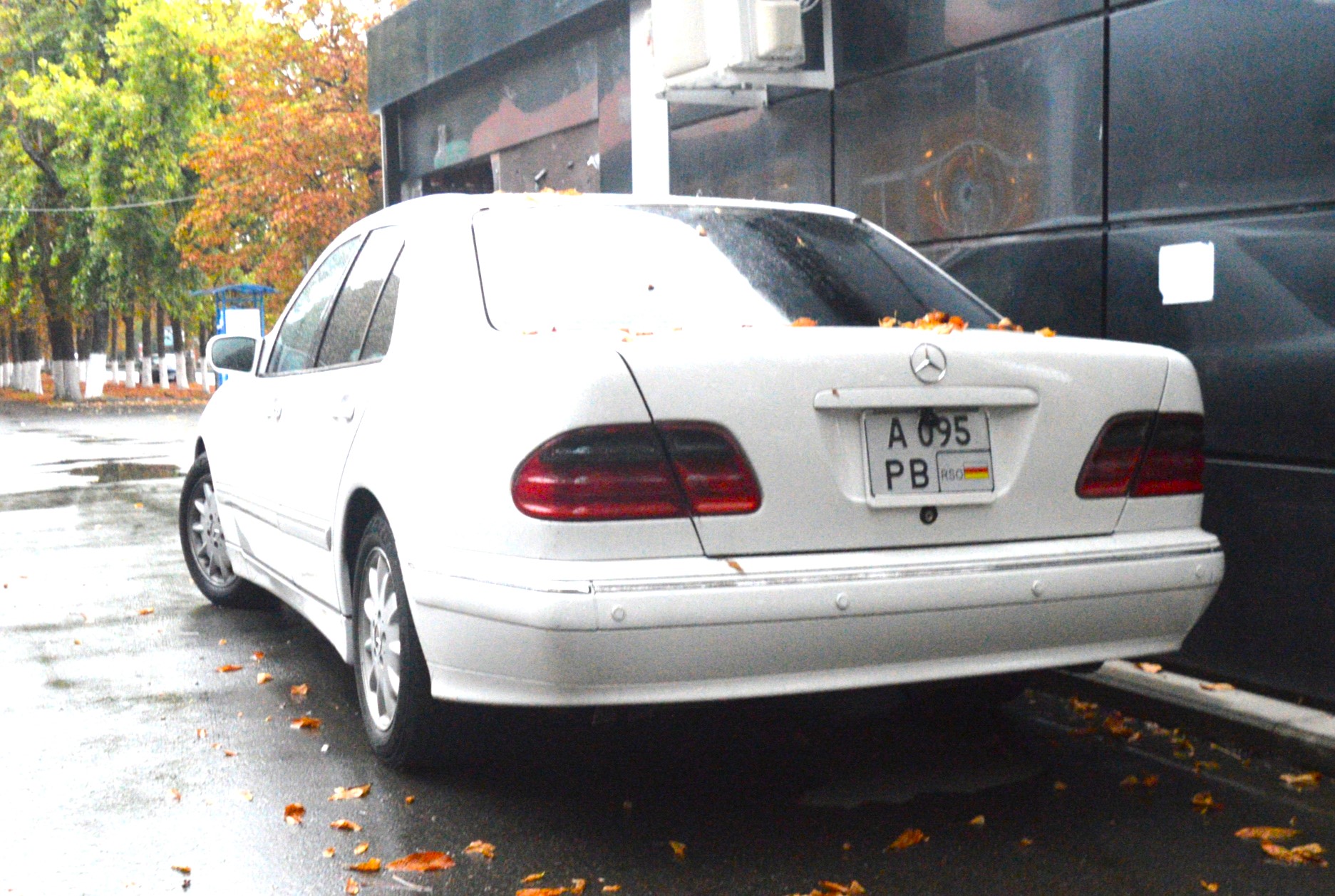 а 095 рв, Mercedes-Benz E-Klasse 2nd gen Sedan (W210), 1995­–2002