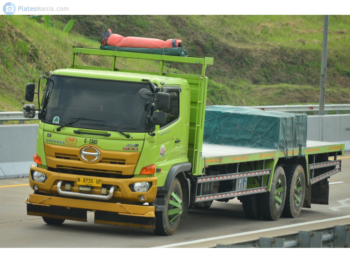 N 8718 UR, Hino 500 Series 