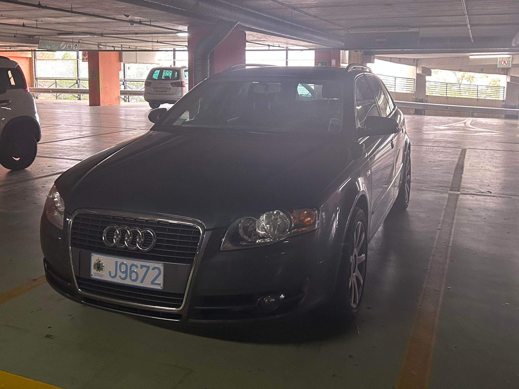 J9672, Audi A4 