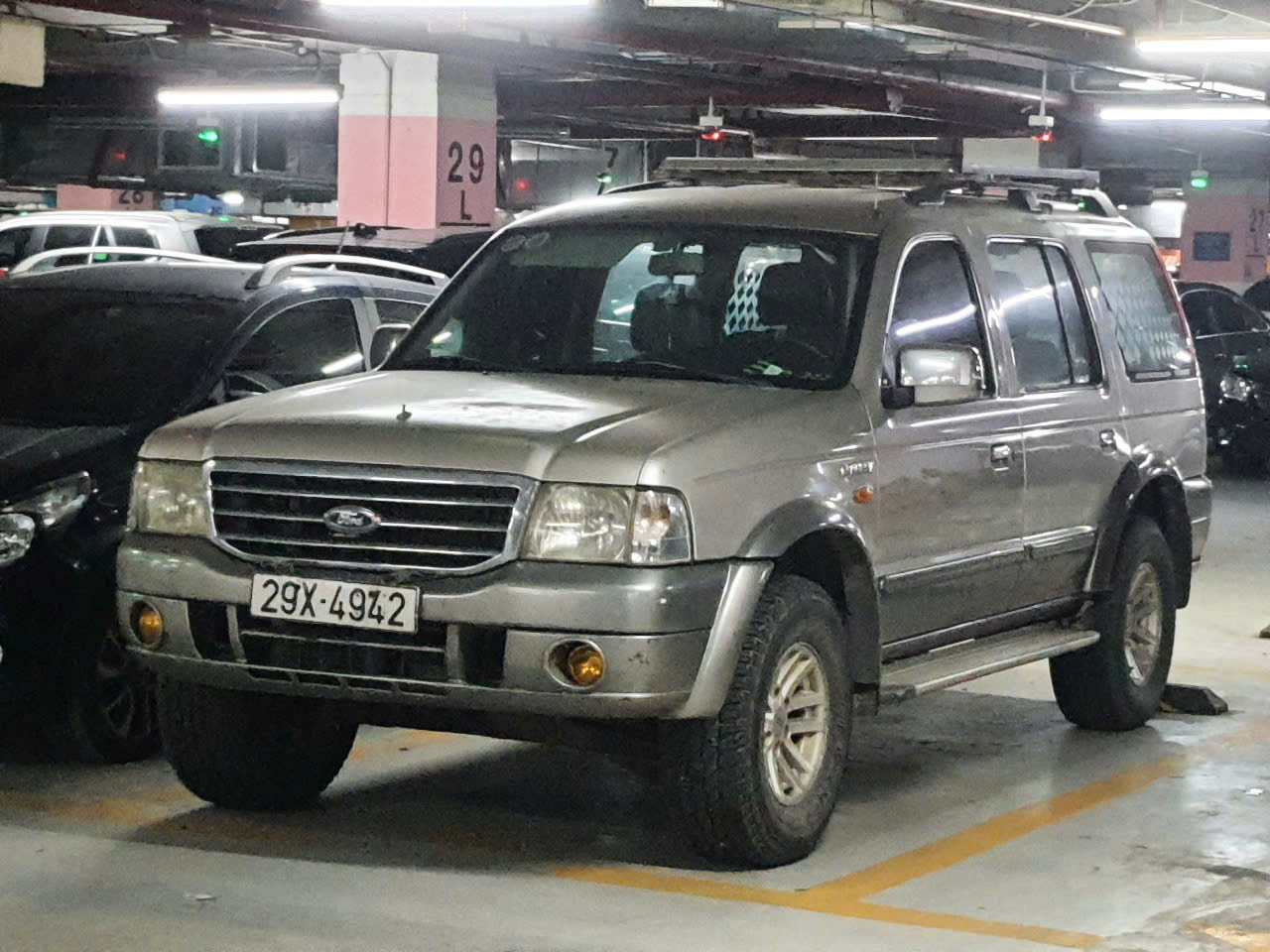 29X-4942, Ford Everest 1st gen (U268/UR), 2003–2006