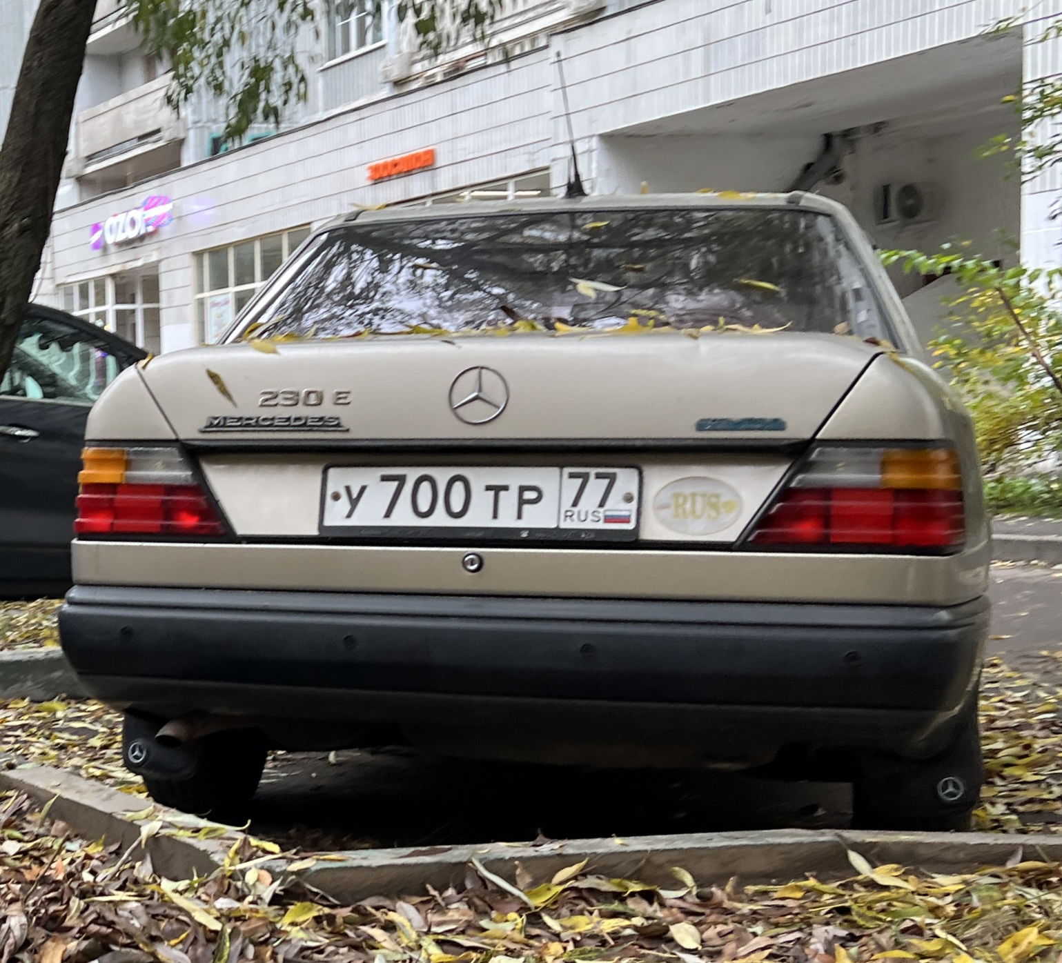 у 700 тр 77, Mercedes-Benz E-Klasse 
