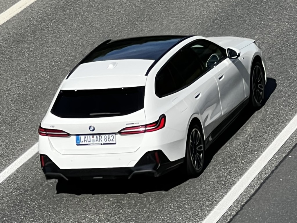 LAU AR 882, BMW i5 1st gen Touring (G61), 2024–