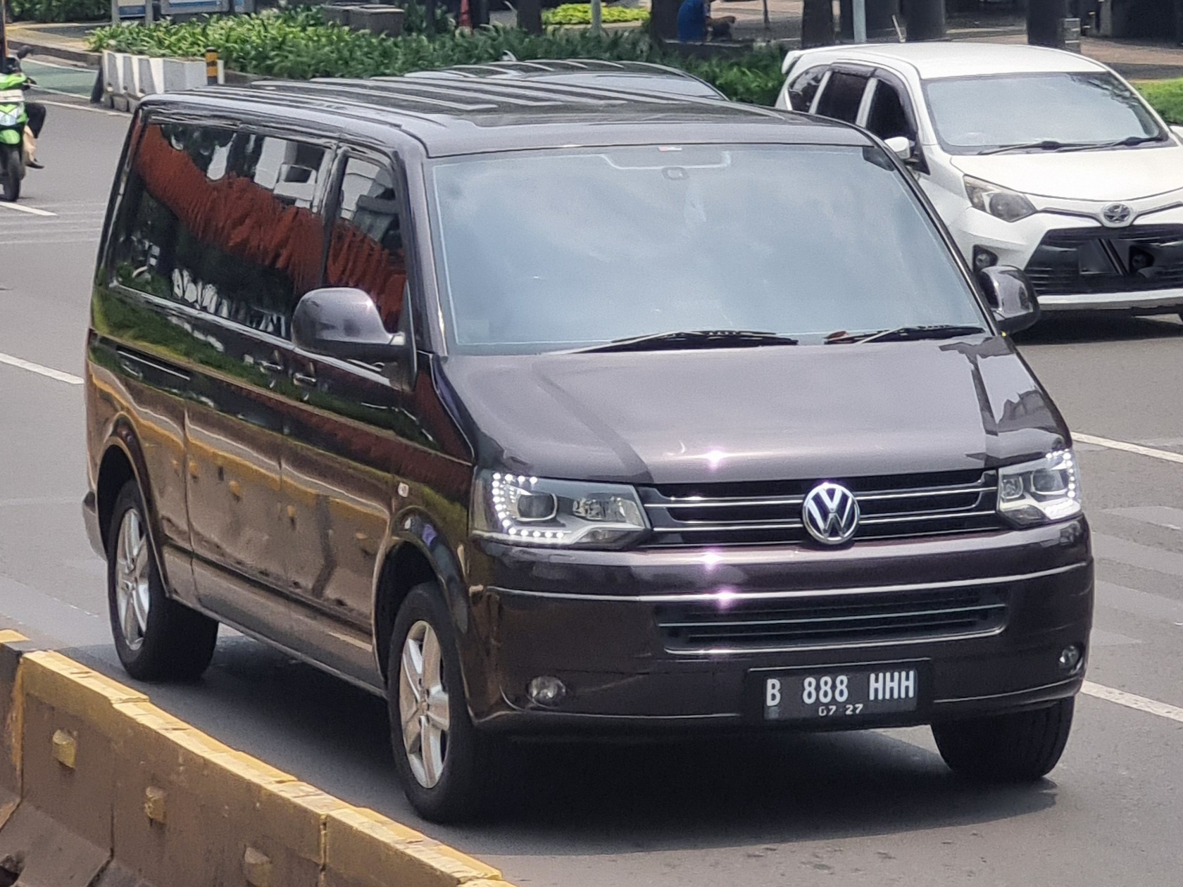B 888 HHH, Volkswagen Caravelle T5, facelift, 2009–2015