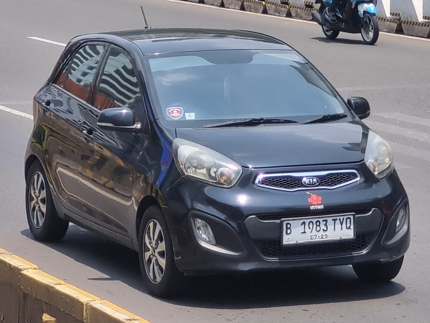 B 1983 TYQ, Kia Picanto 2nd gen 5-door Hatch (TA), 2011–2017