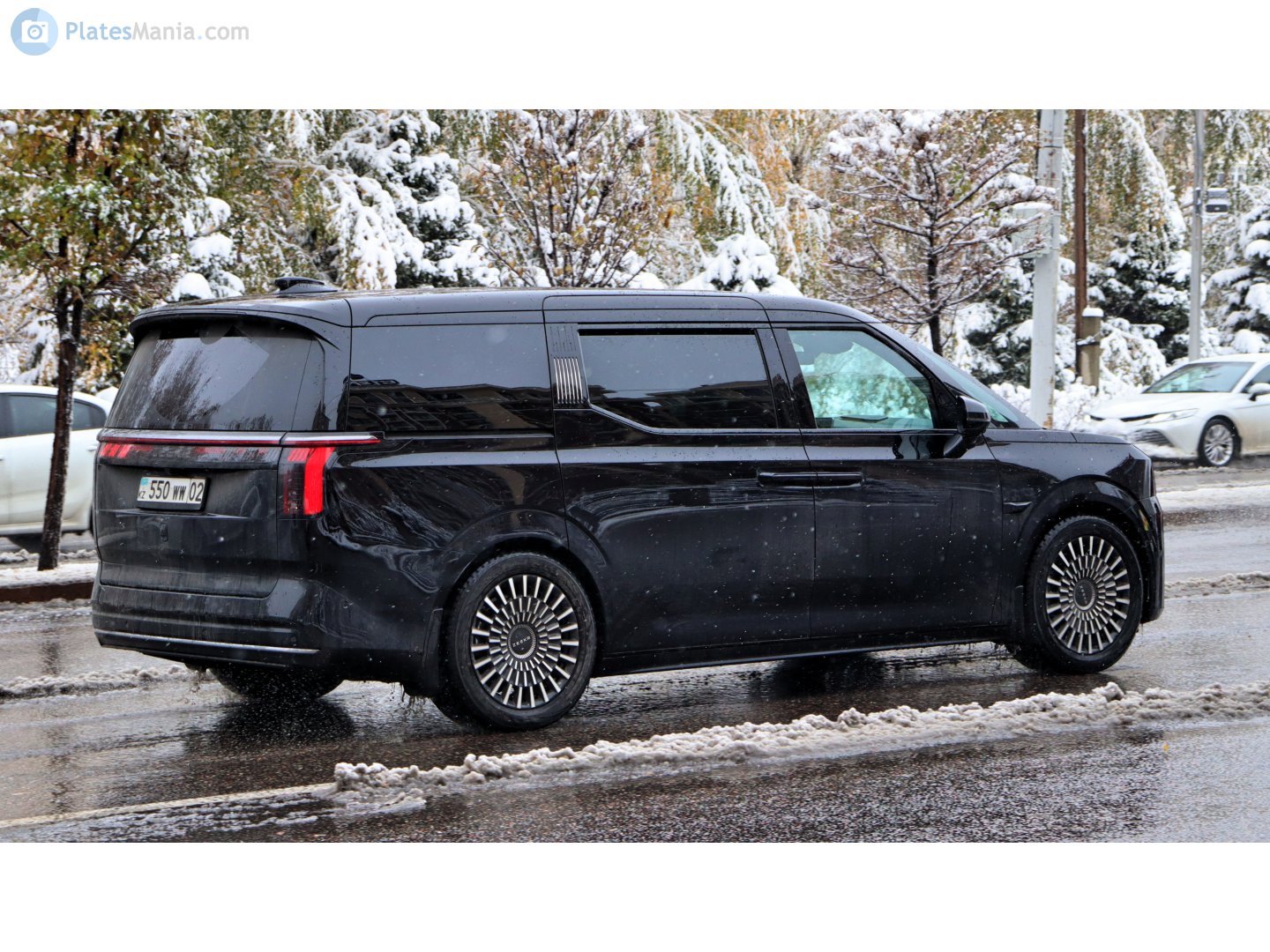 550 WW 02, Zeekr 009 1st gen, 2023–