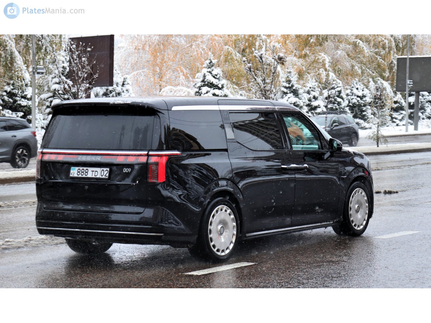 888 TD 02, Zeekr 009 1st gen, 2023–