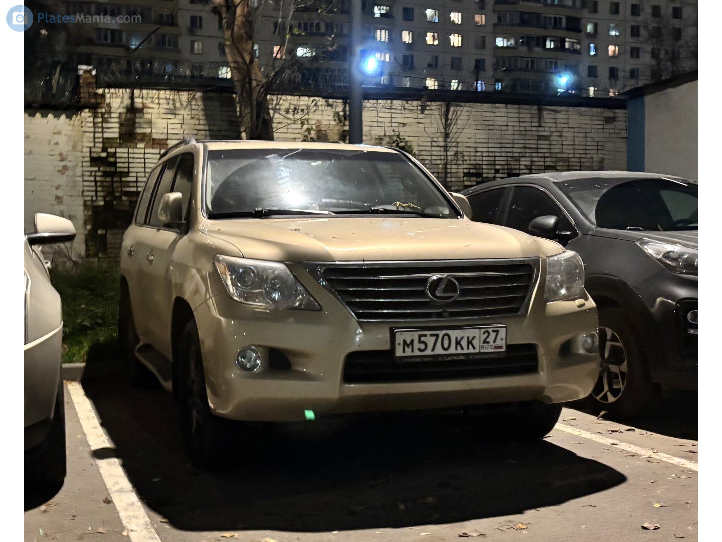 м 570 кк 27, Lexus LX 3rd gen (J200), 2007–2012