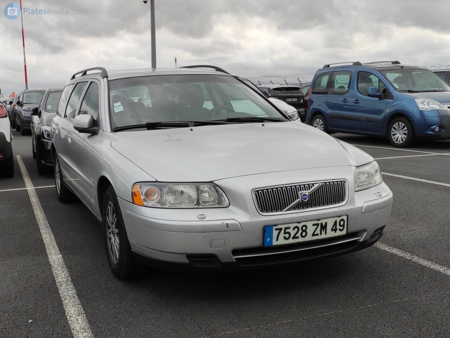 7528 ZM 49, Volvo V70 2nd gen (285), 2000–2007