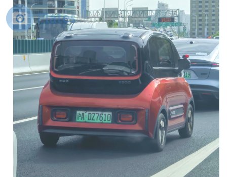 沪A·DZ7610, Baojun E300 / KiWi EV
