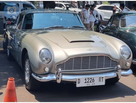D 1226 RT, Aston Martin DB5