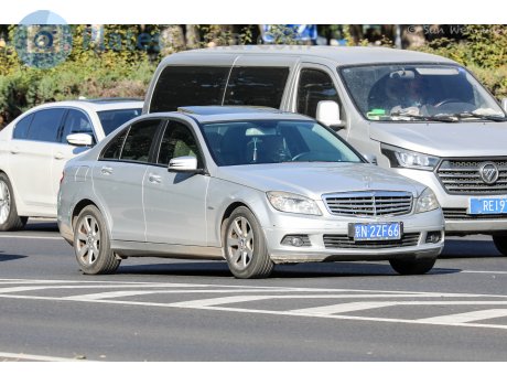 京N·2ZF66, Mercedes-Benz C-Klasse