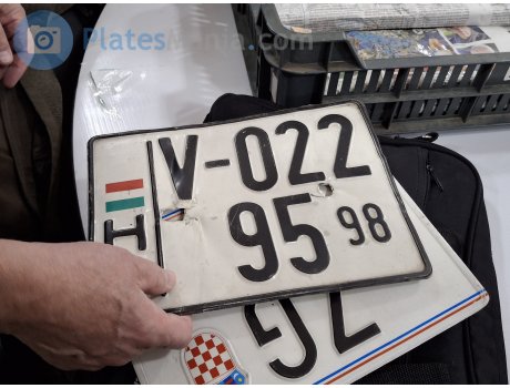 V-02295 98, License plate without vehicle