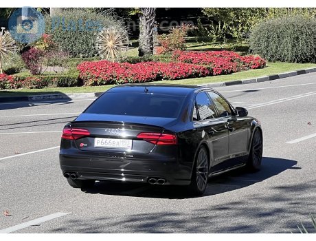 р666ва193, Audi S8