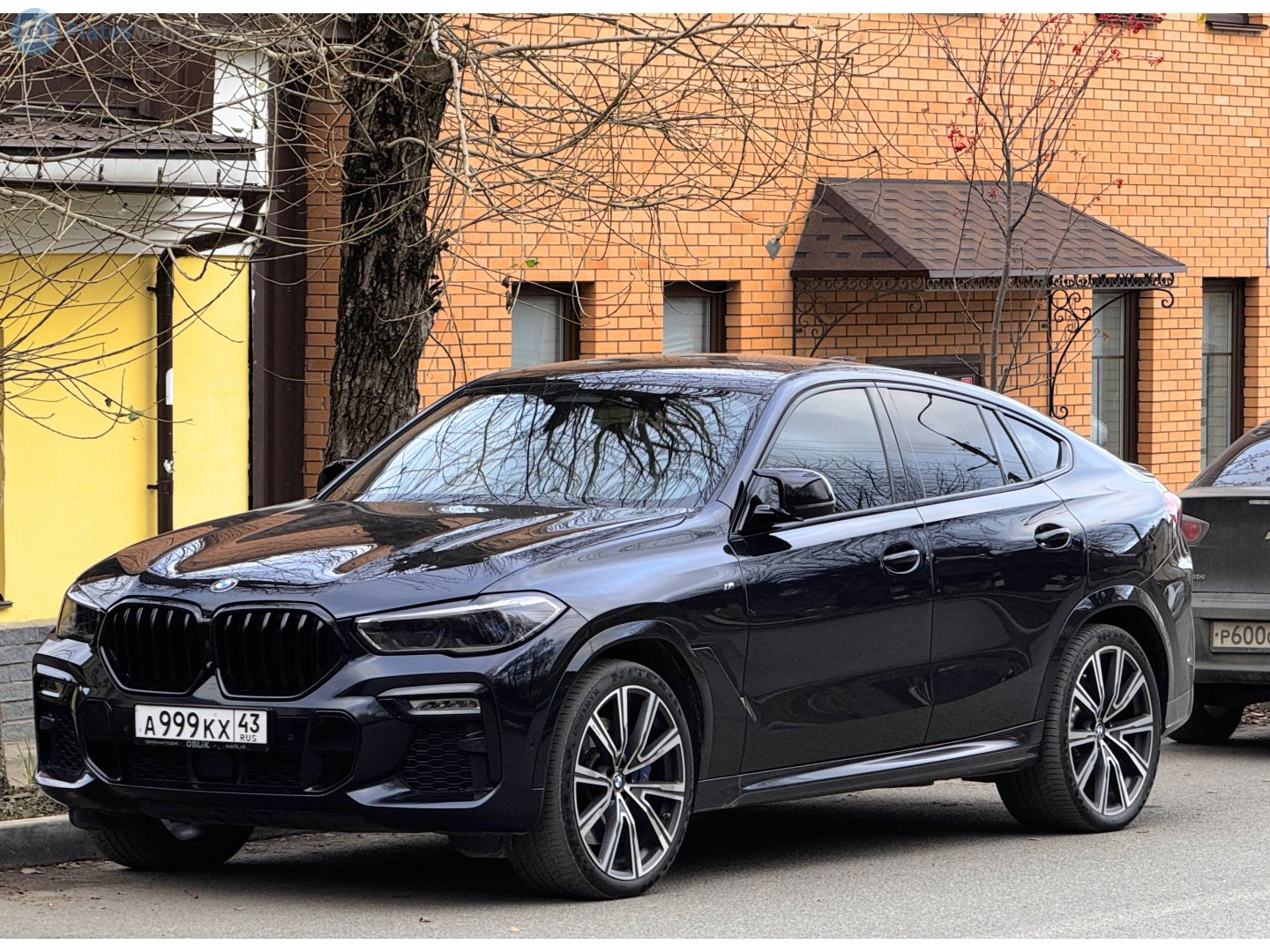 а 999 кх 43, BMW X6 