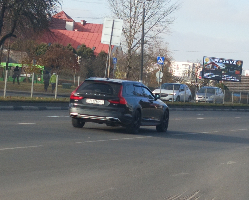 7117 MH-1, Volvo V90 2nd gen Cross Country (235/236), 2016–