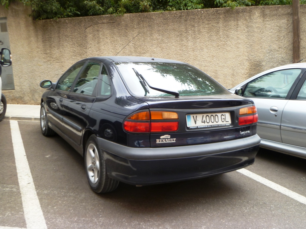 V 4000 GL, Renault Laguna 1st gen Liftback (X56), 1994–2000