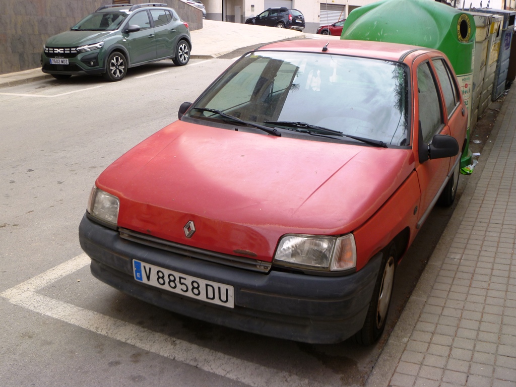 V 8858 DU, Renault Clio 1st gen 5-door Hatch (B57), 1990–1996