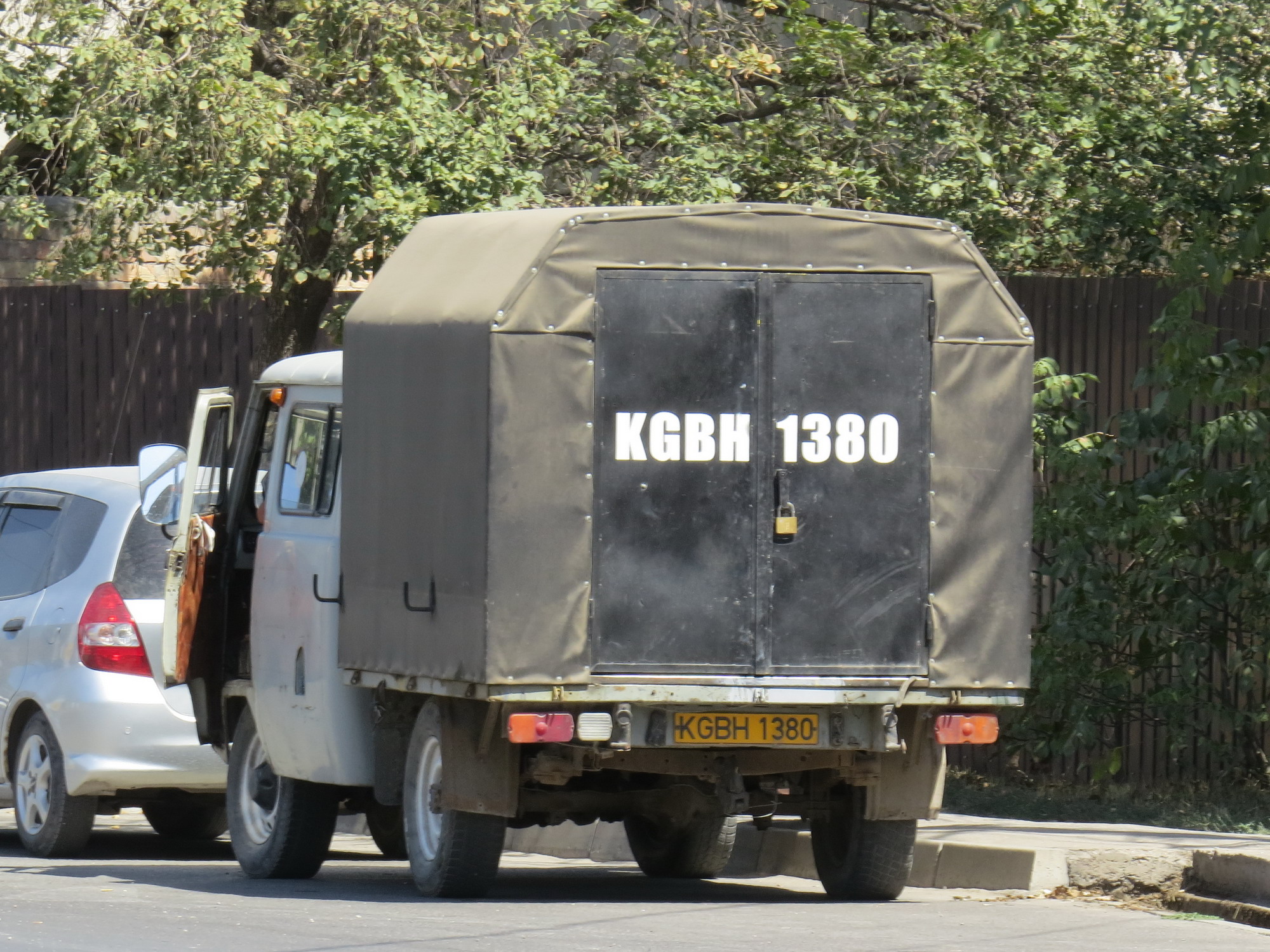 KGBH1380, UAZ 452 39091/39094 Double-Cab Truck, 1994–