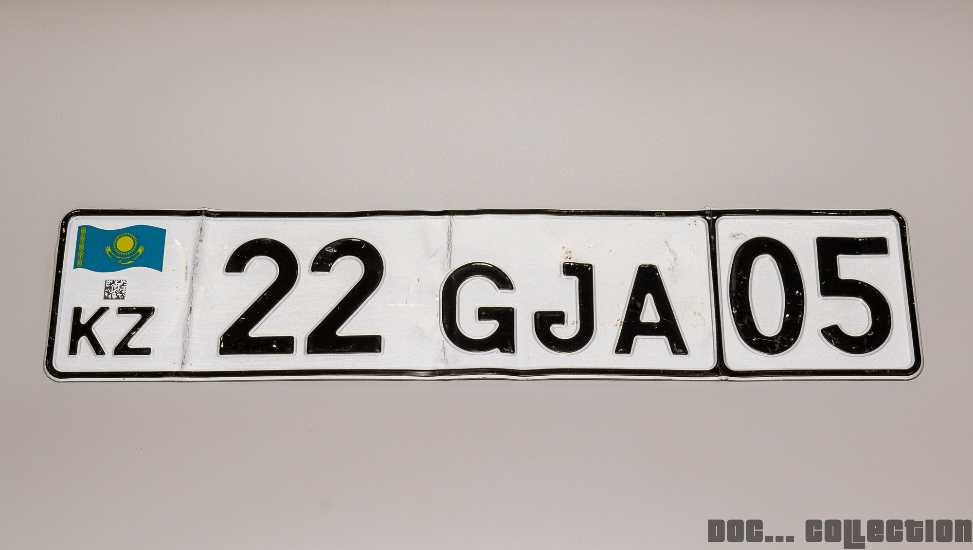 GJA 22 05, License plate without vehicle 