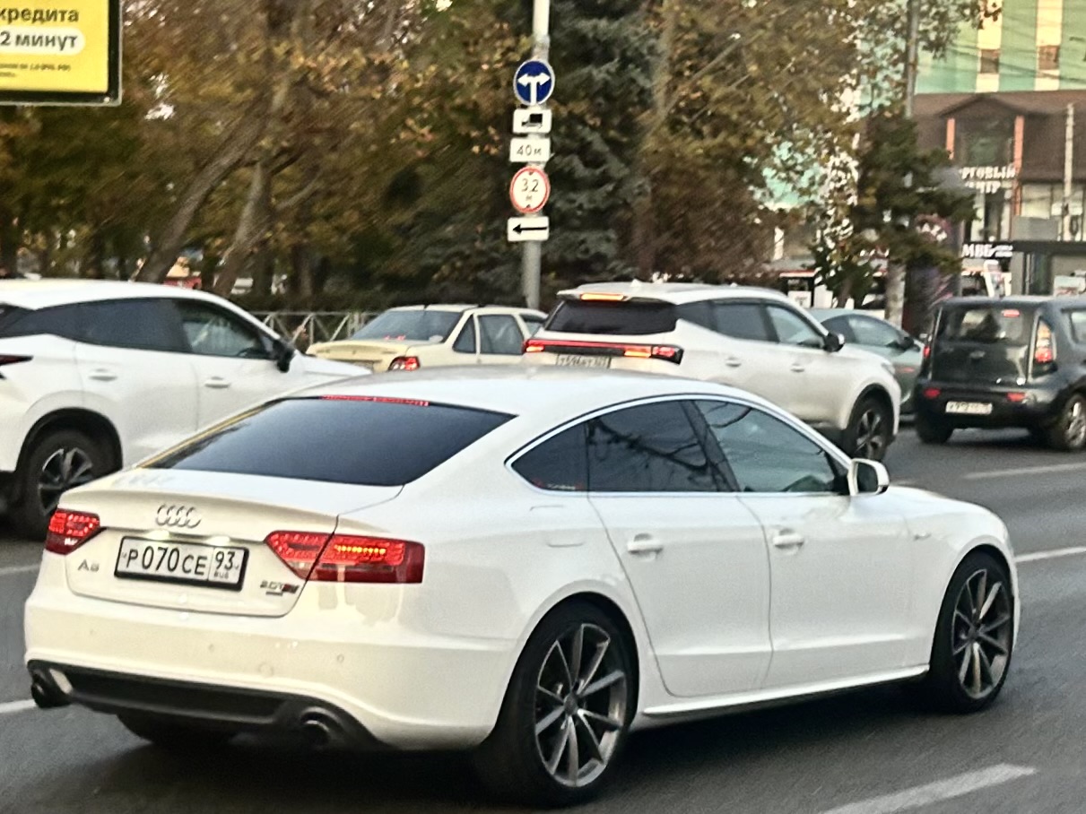 р 070 се 93, Audi A5 1st gen Sportback (B8/8TA), 2009–2011