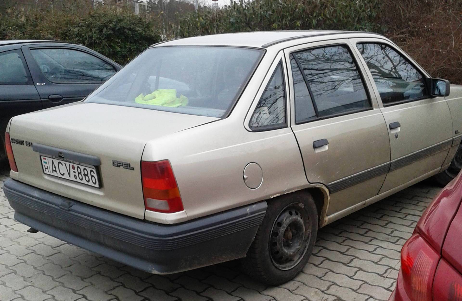 ACV-886, Opel Kadett 5th gen Sedan (E; T85), 1985–1993