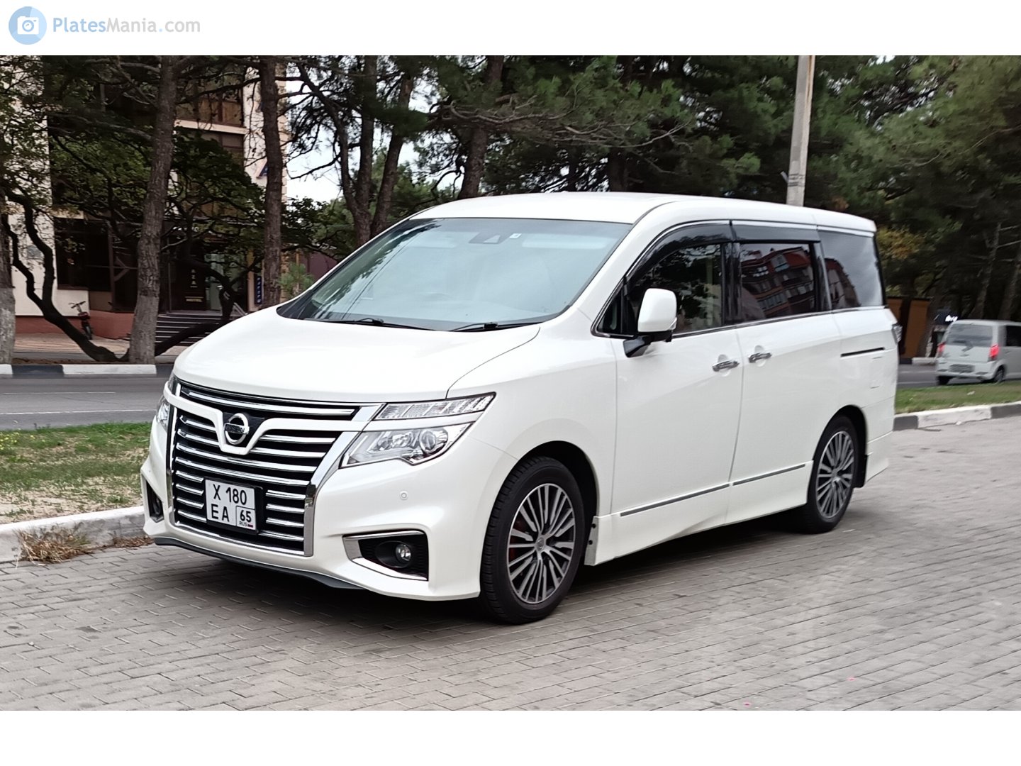 х 180 еа 65, Nissan Elgrand 3rd gen (E52), 2010–
