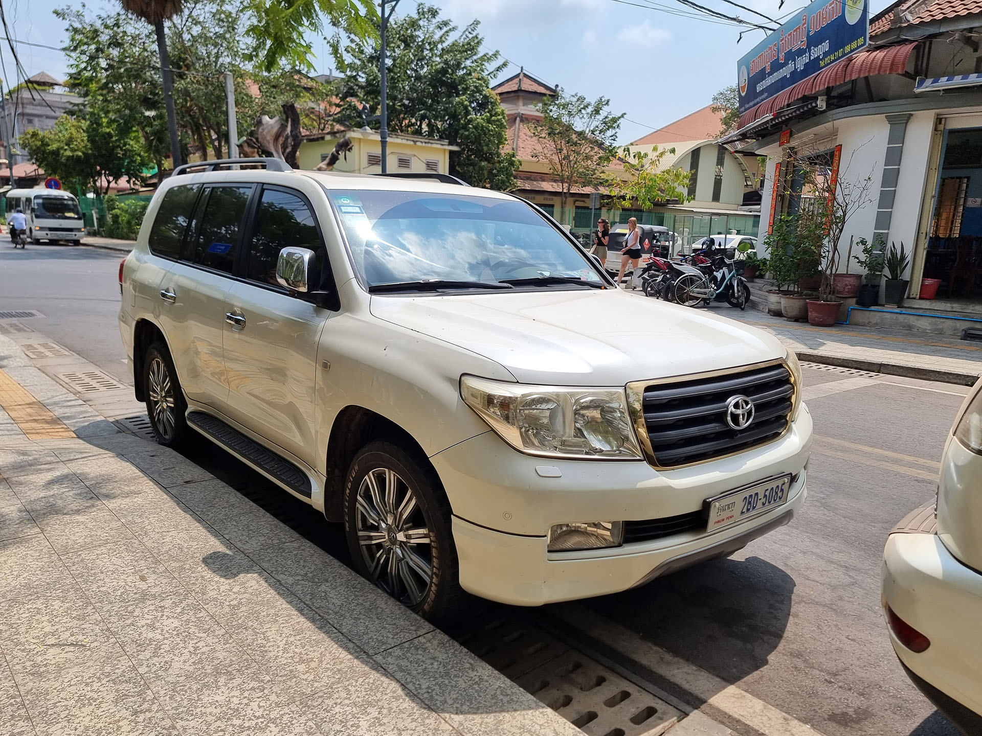 2BD-5085, Toyota Land Cruiser 200 (J200), 2007–2011