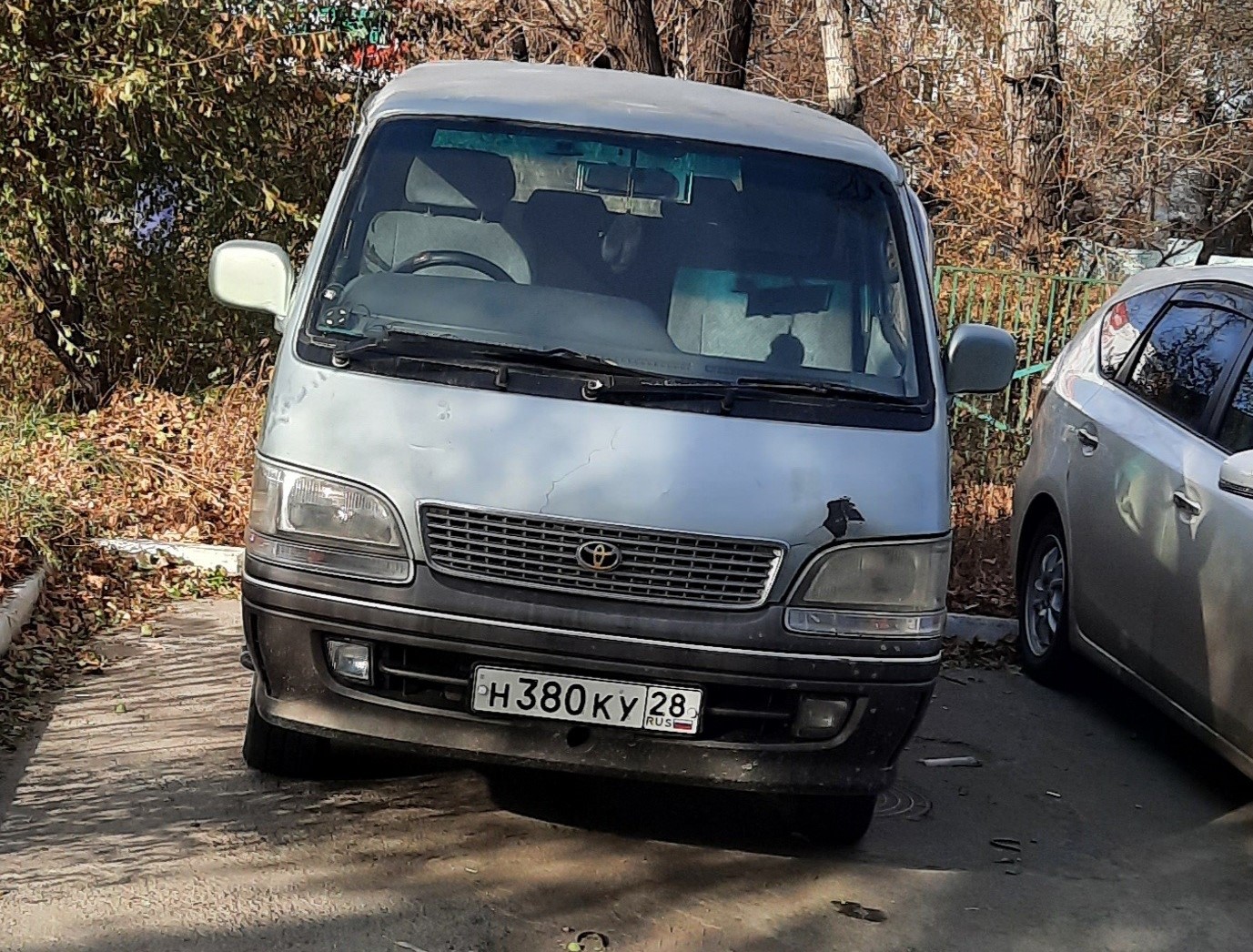 н 380 ку 28, Toyota HiAce 4th gen Van (H100), 1989–2004