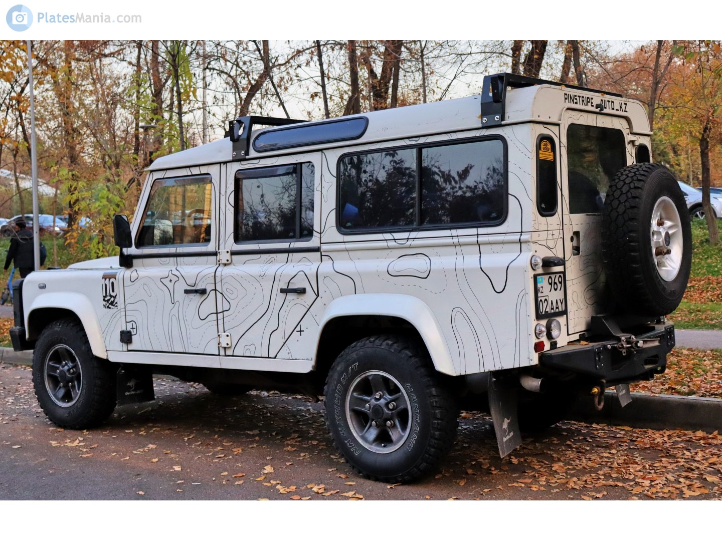 969 AAY 02, Land Rover Defender 1st gen 110