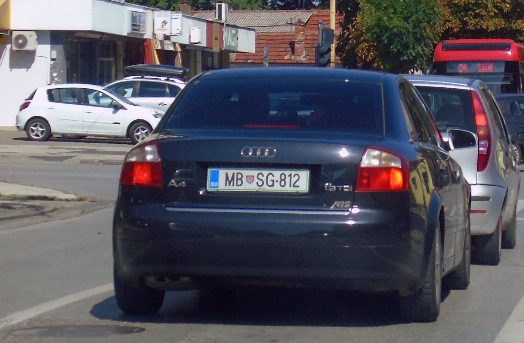 MB SG-812, Audi A4 2nd gen Sedan (B6/8E2), 2000–2004
