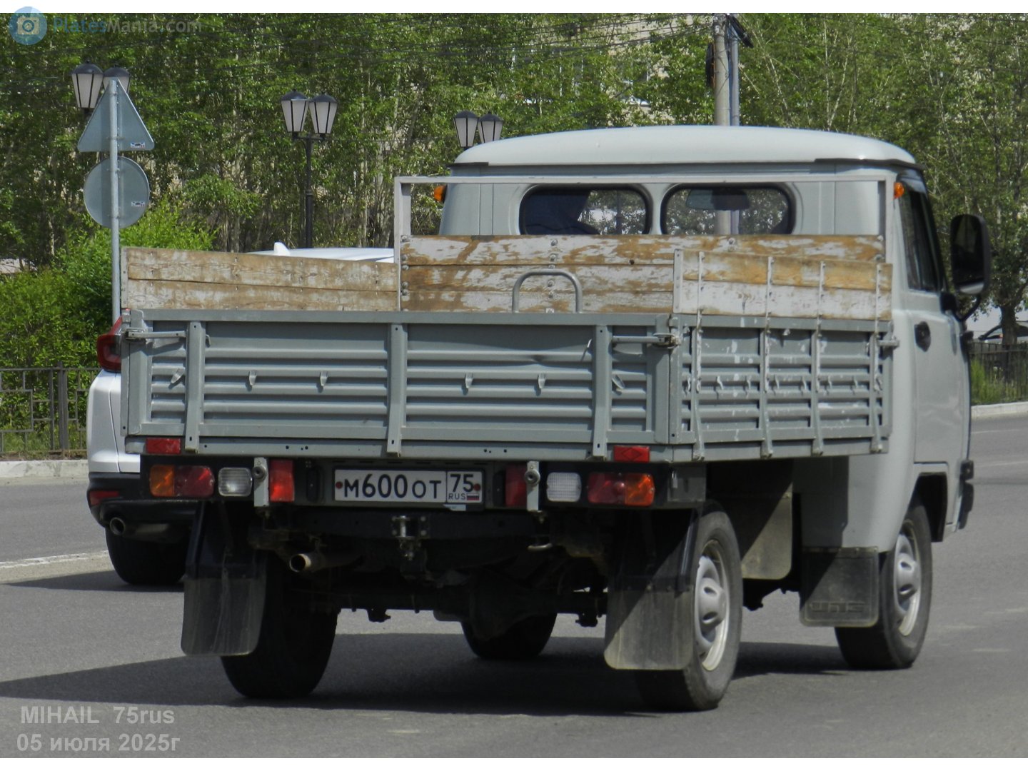 м 600 от 75, UAZ 452 452Д/3303 Single-Cab Truck, 1965–