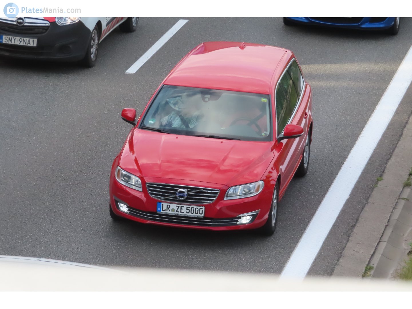 LR ZE 5000, Volvo V70 