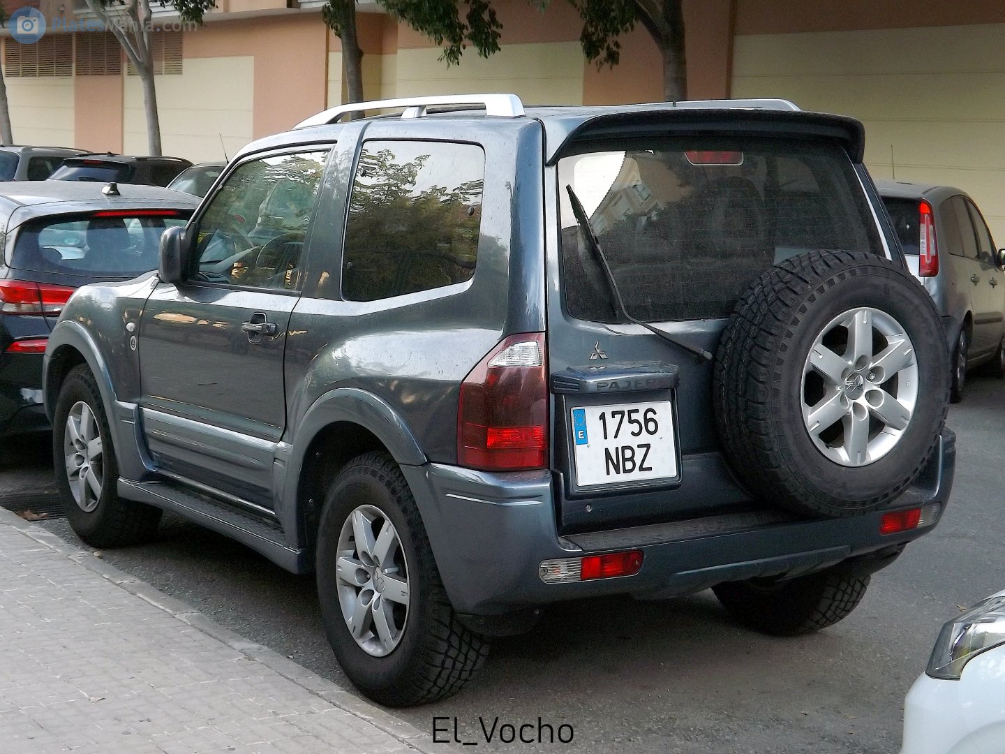 1756 NBZ, Mitsubishi Pajero 3rd gen 3-door SUV (V60/NM/NP), 1999–2006