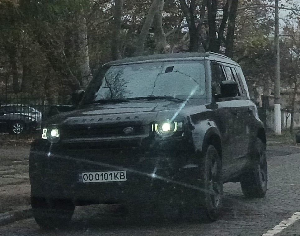 OO 0101 KB, Land Rover Defender 2nd gen 110