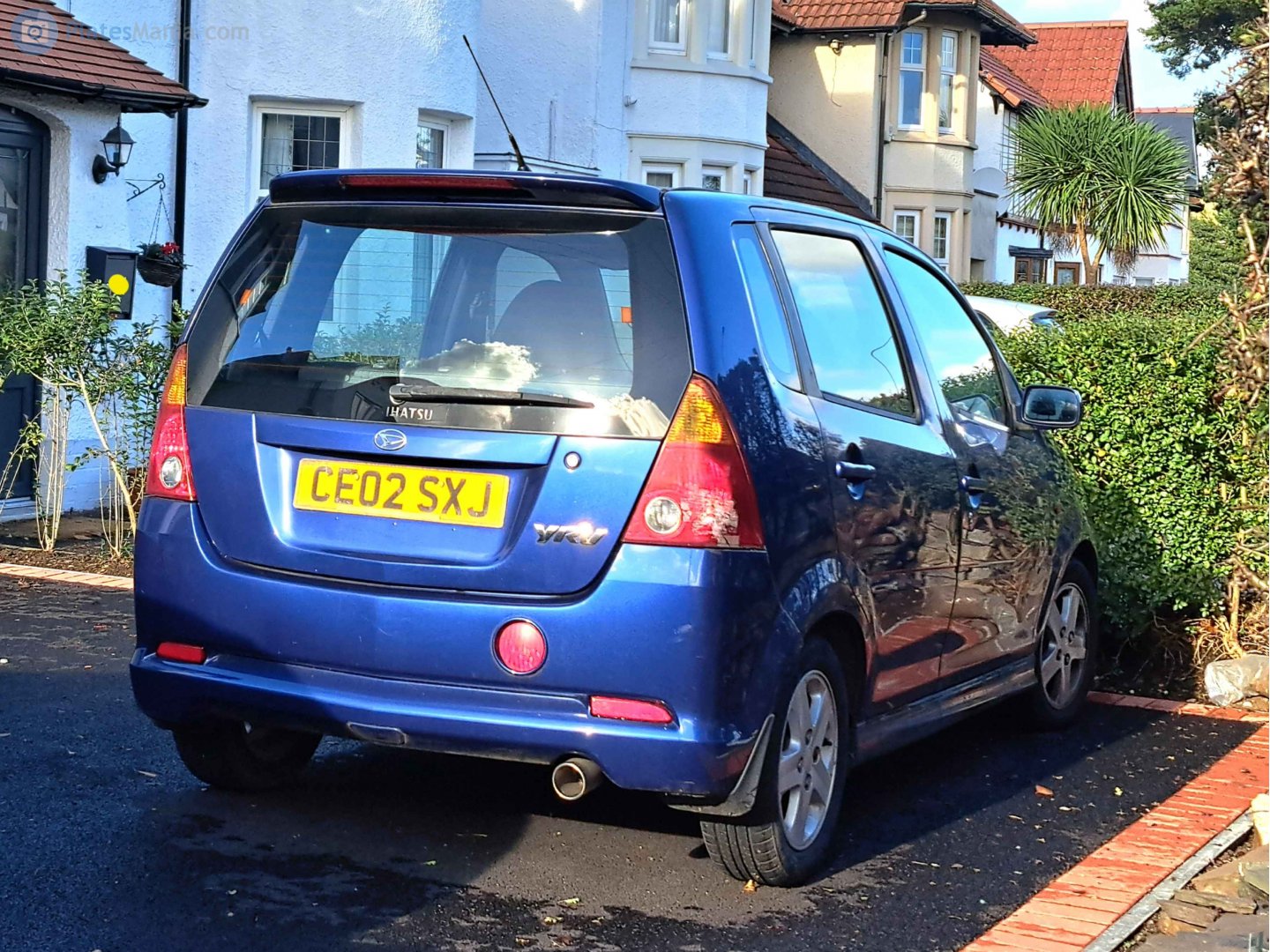 CE02SXJ, Daihatsu YRV 1st gen (M200), 2000–2005