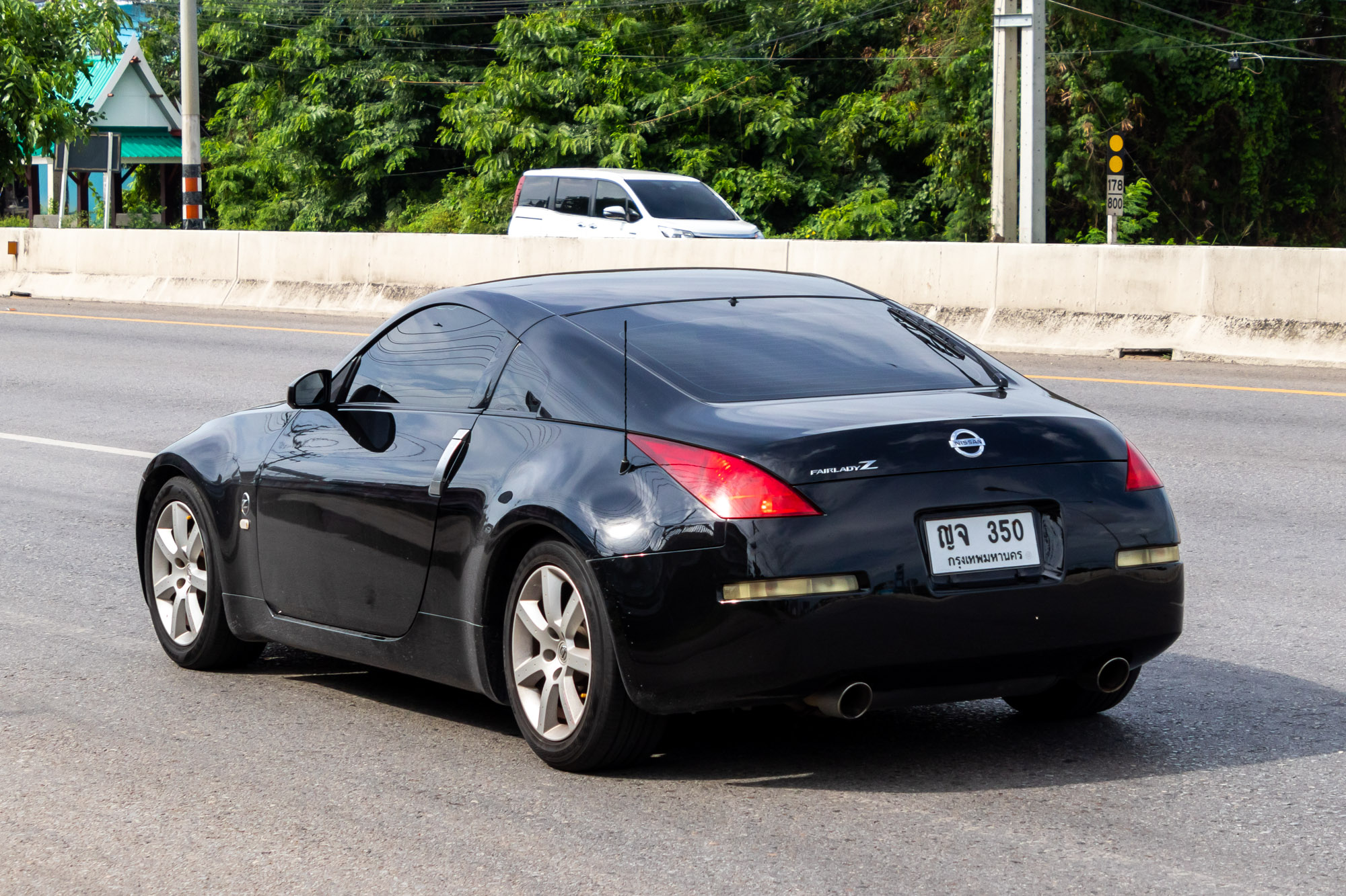 ญจ 350, Nissan 350Z 1st gen Coupé (Z33), 2002–2008