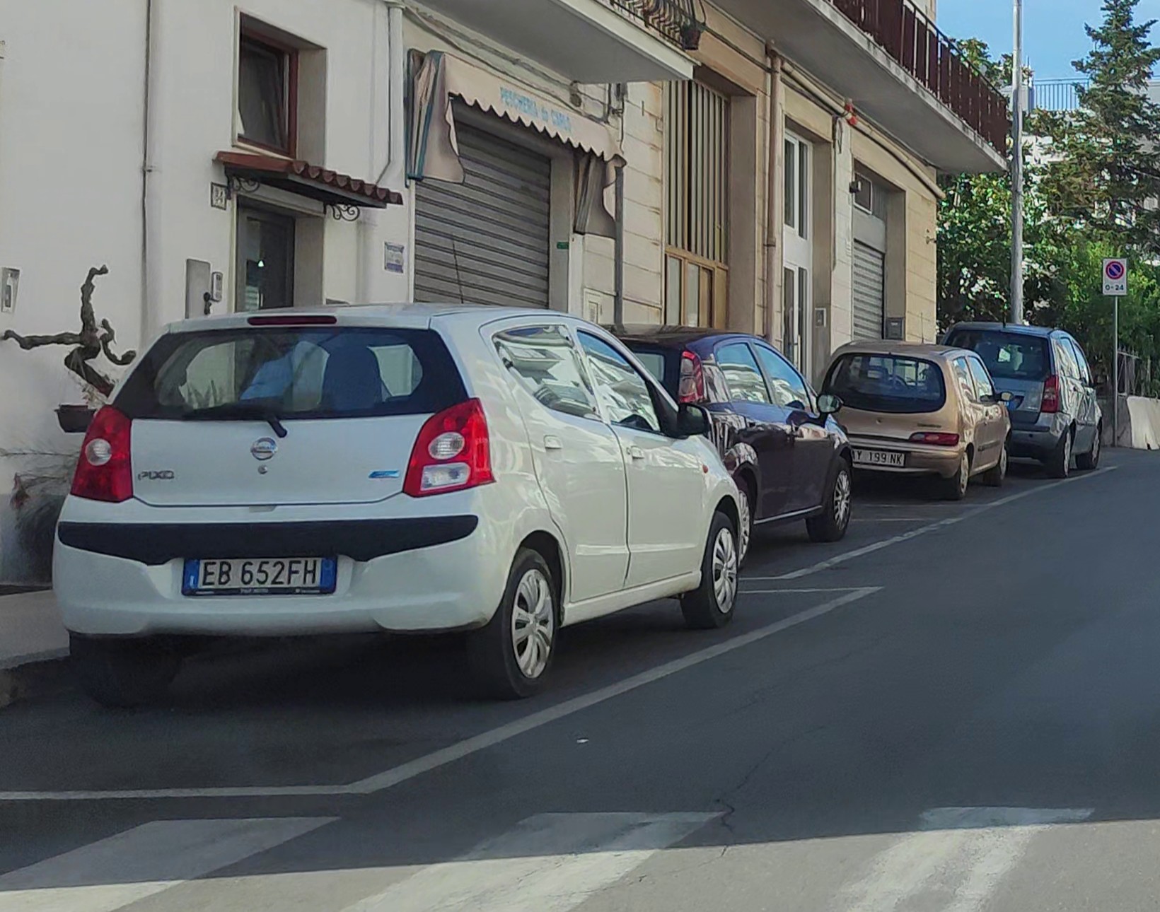 EB 652 FH, Nissan Pixo 1st gen (UA0), 2009–2013