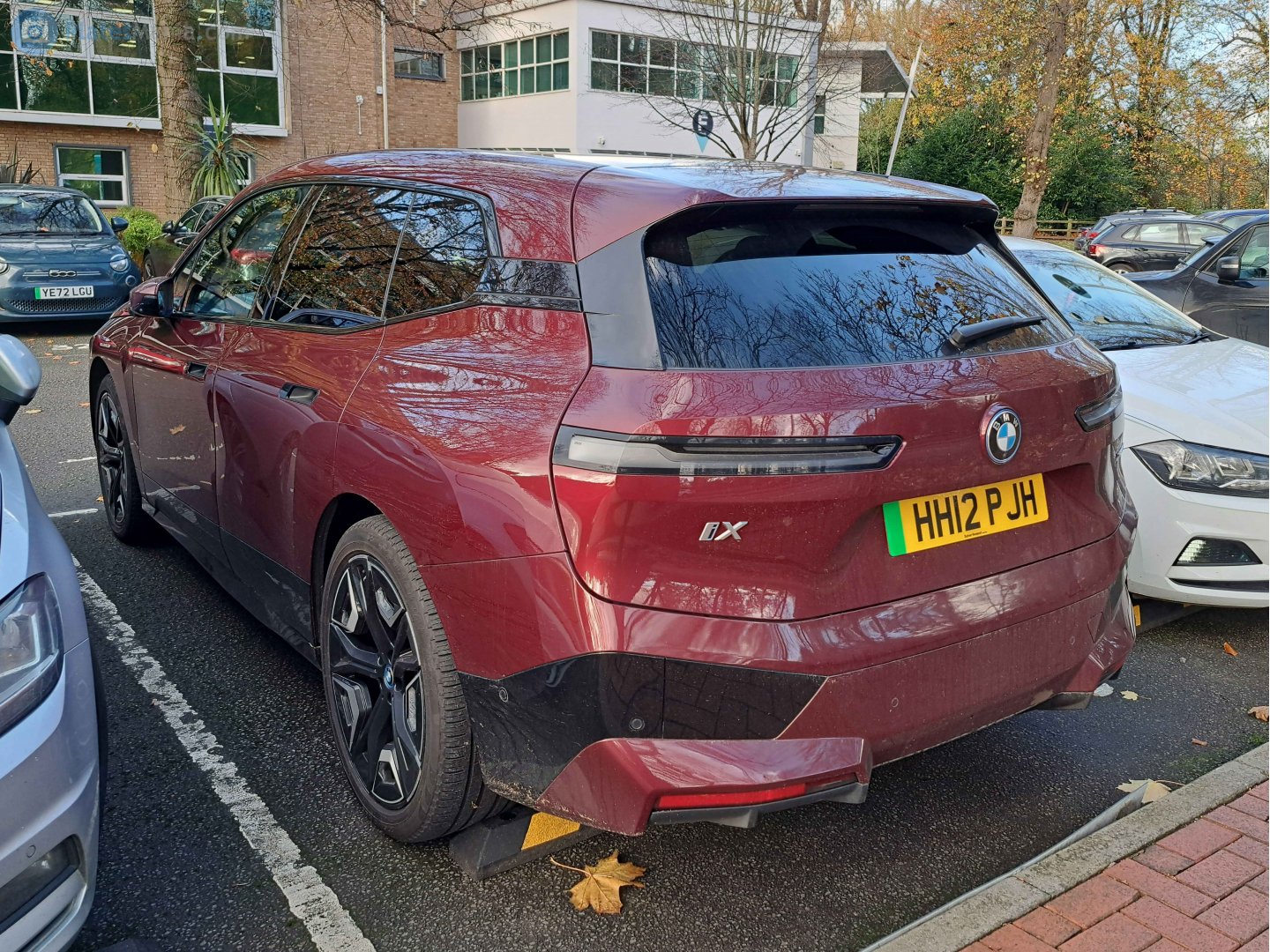 HH12PJH, BMW iX 1st gen (i20), 2021–