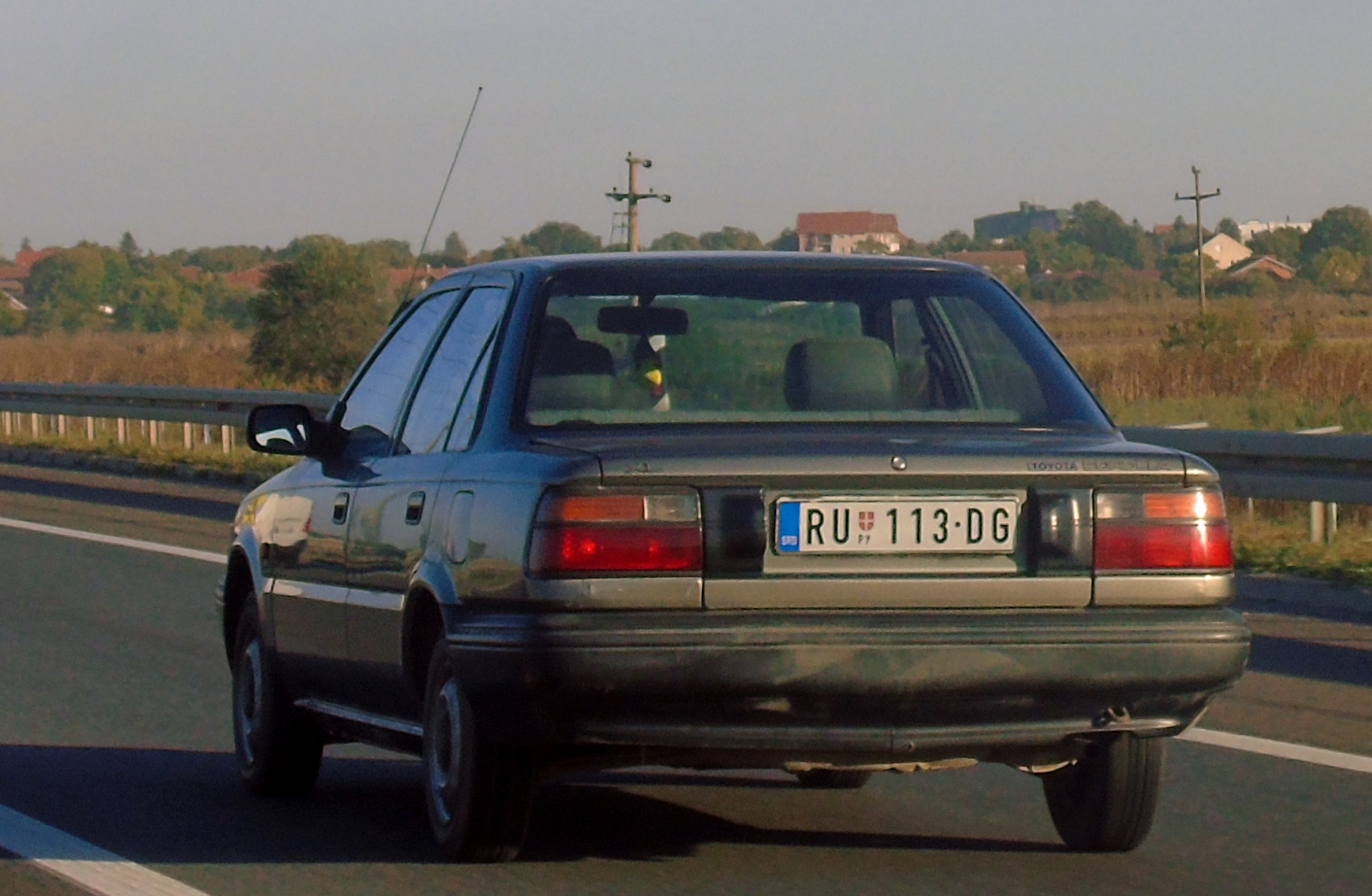 RU 113-DG, Toyota Corolla 6th gen Sedan (E90), 1987–1992
