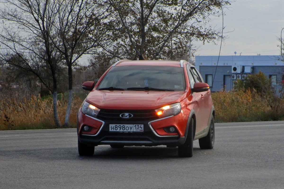 н 898 оу 134, Lada (VAZ) Vesta 1st gen SW Cross (GFK), 2017–2022