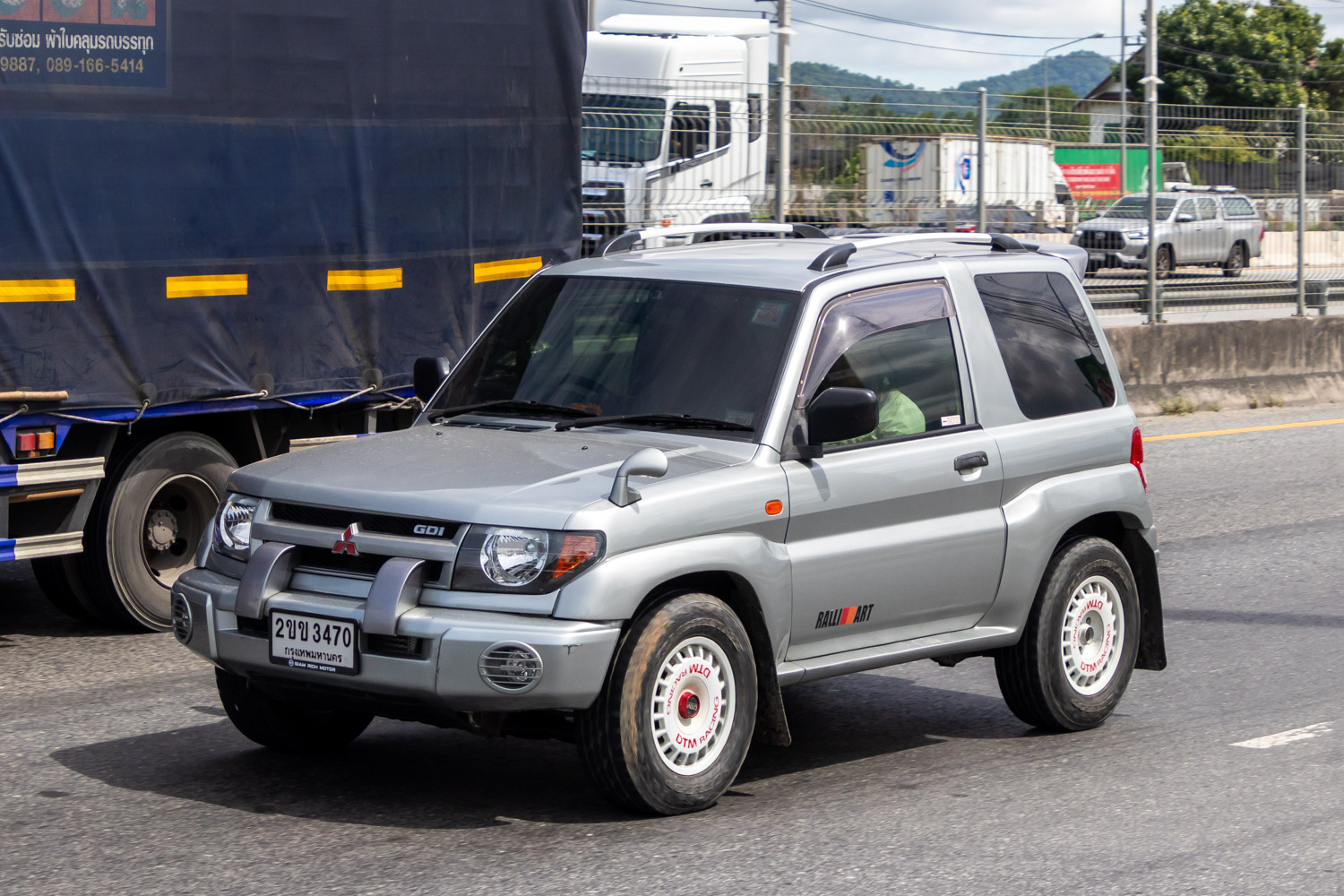 2ขข 3470, Mitsubishi Pajero iO 1st gen 3-door SUV (H60W), 1998–2002