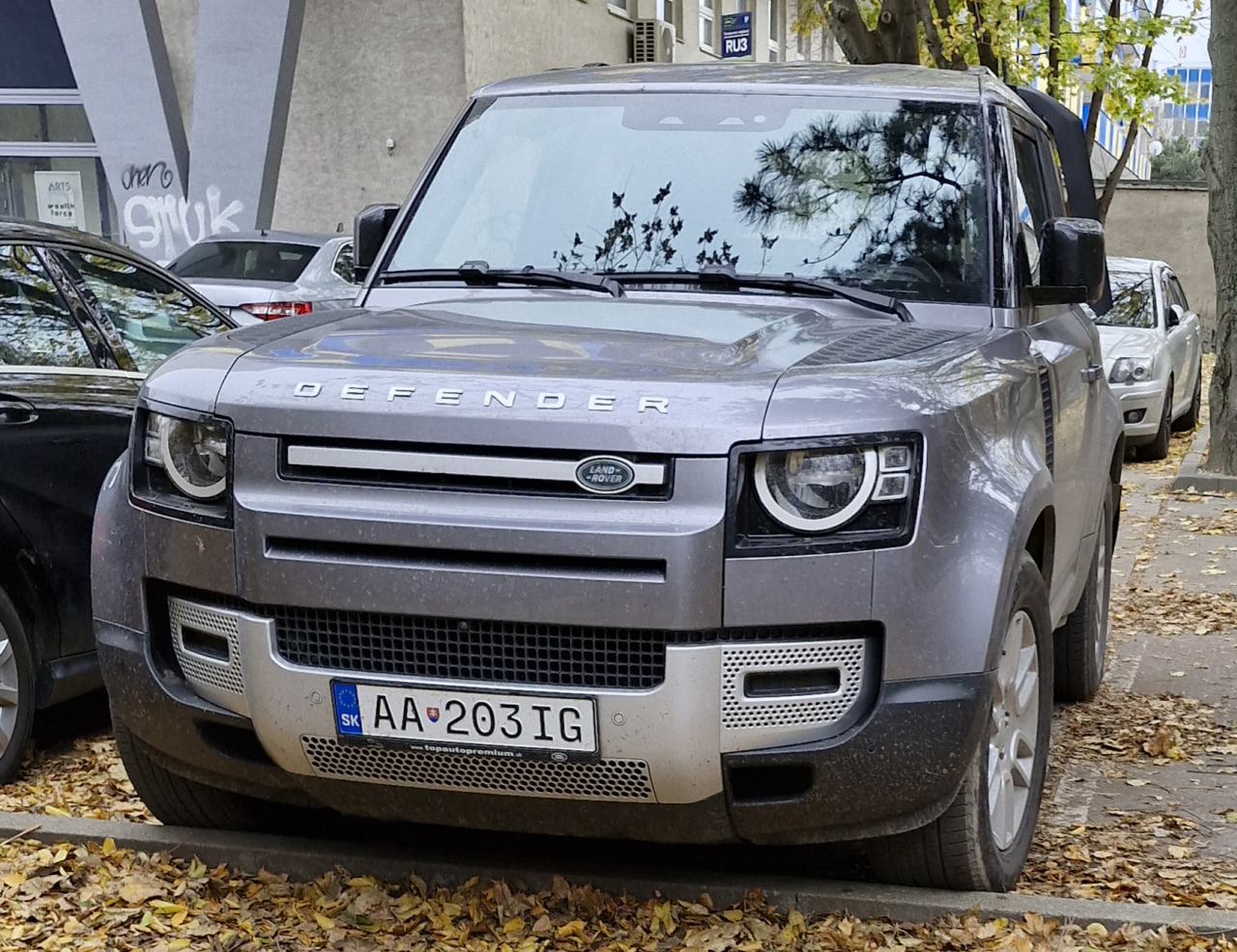 AA 203IG, Land Rover Defender 2nd gen 130