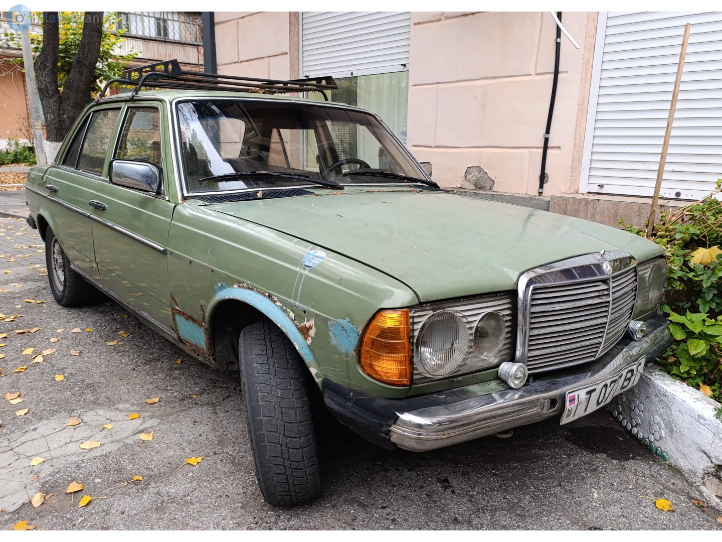 T 077 BT, Mercedes-Benz E-Klasse 200–300 Sedan (W123), 1975­–1986